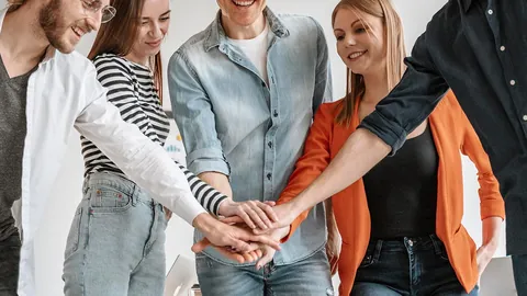 央视报道：亚冬会小学冰球馆变身冰壶馆，展现节俭高效新形象！